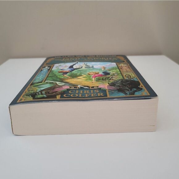 Land Of Stories Book The Wishing Spell #0293 - Picture 2 of 5